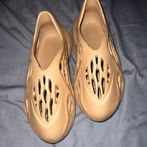 Yeezy foam runner ochre